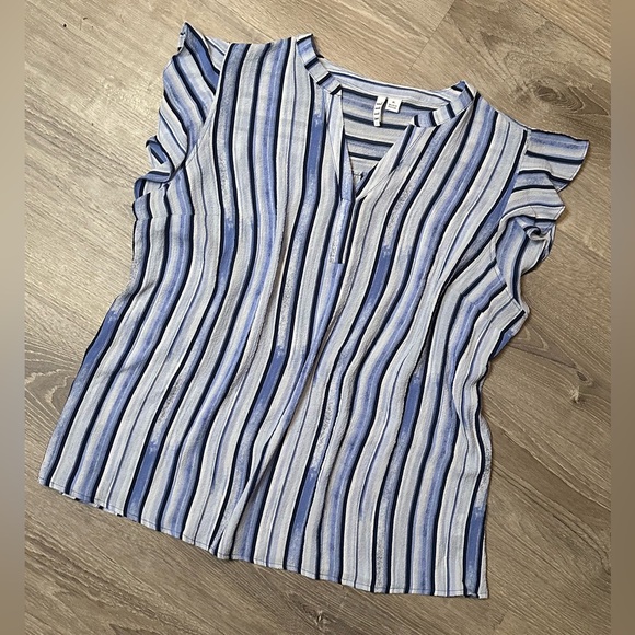 •ELLE• BLOUSE - Picture 3 of 7